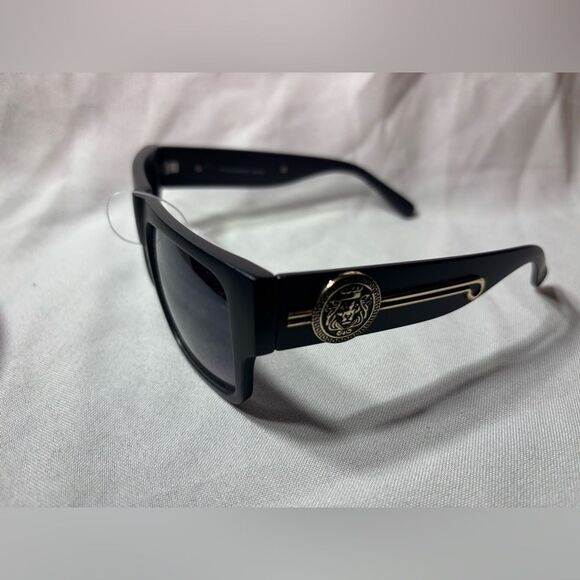 New Classic Hip Hop Rapper Gangster SUN GLASSES Black Frame Gold Medallion Dark - Picture 1 of 7